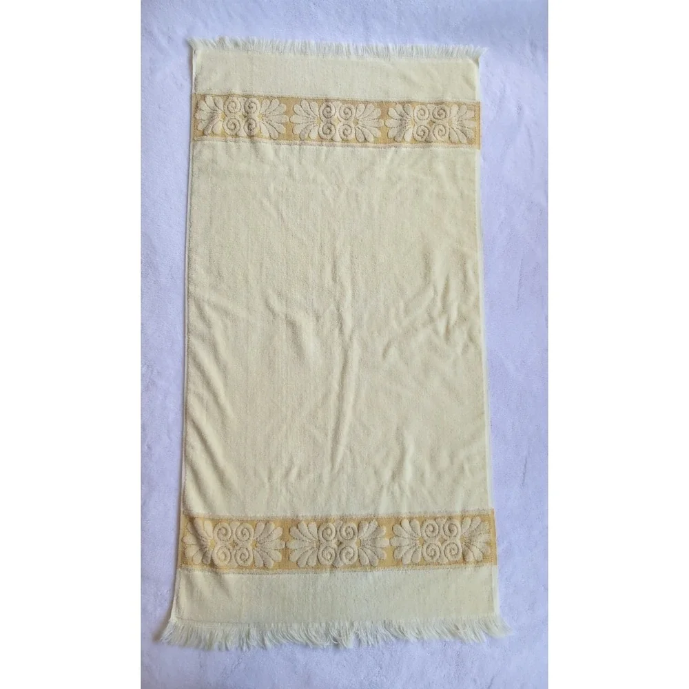Vintage Cannon Monticello Bath Towel Yellow Santa Cruz Sculpted Floral Fringed
